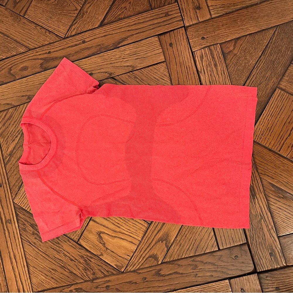 lululemon athletica Red Short Sleeve Tee